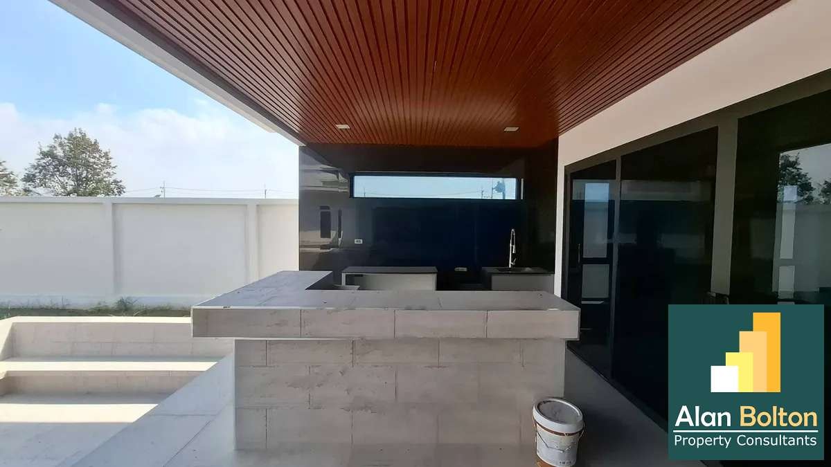 Prime Development Land with Luxury 5-Bedroom Villa – Mabprachan photo 23