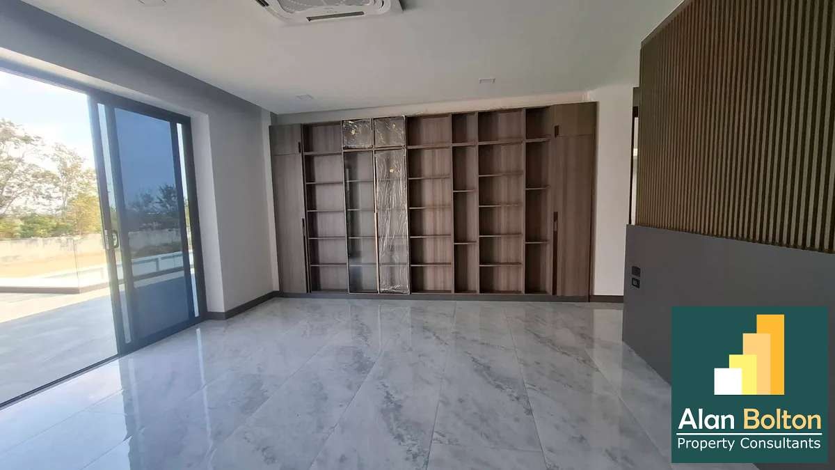 Prime Development Land with Luxury 5-Bedroom Villa – Mabprachan photo 9