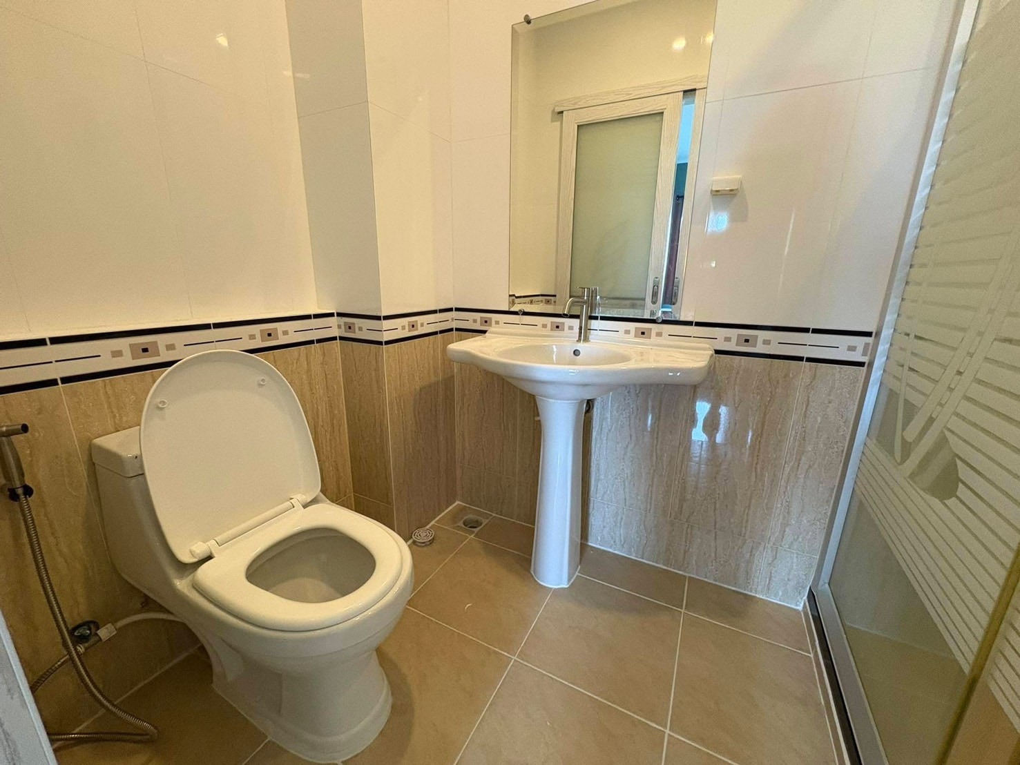 Studio for rent and for sale photo 14