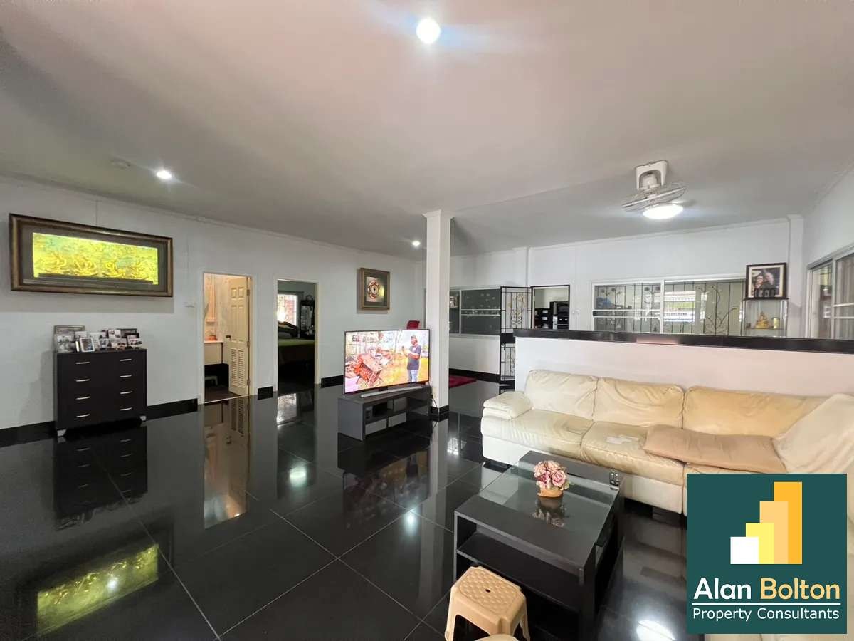 House for Sale 3 Bedrooms 2 Bathrooms in East Pattaya photo 18