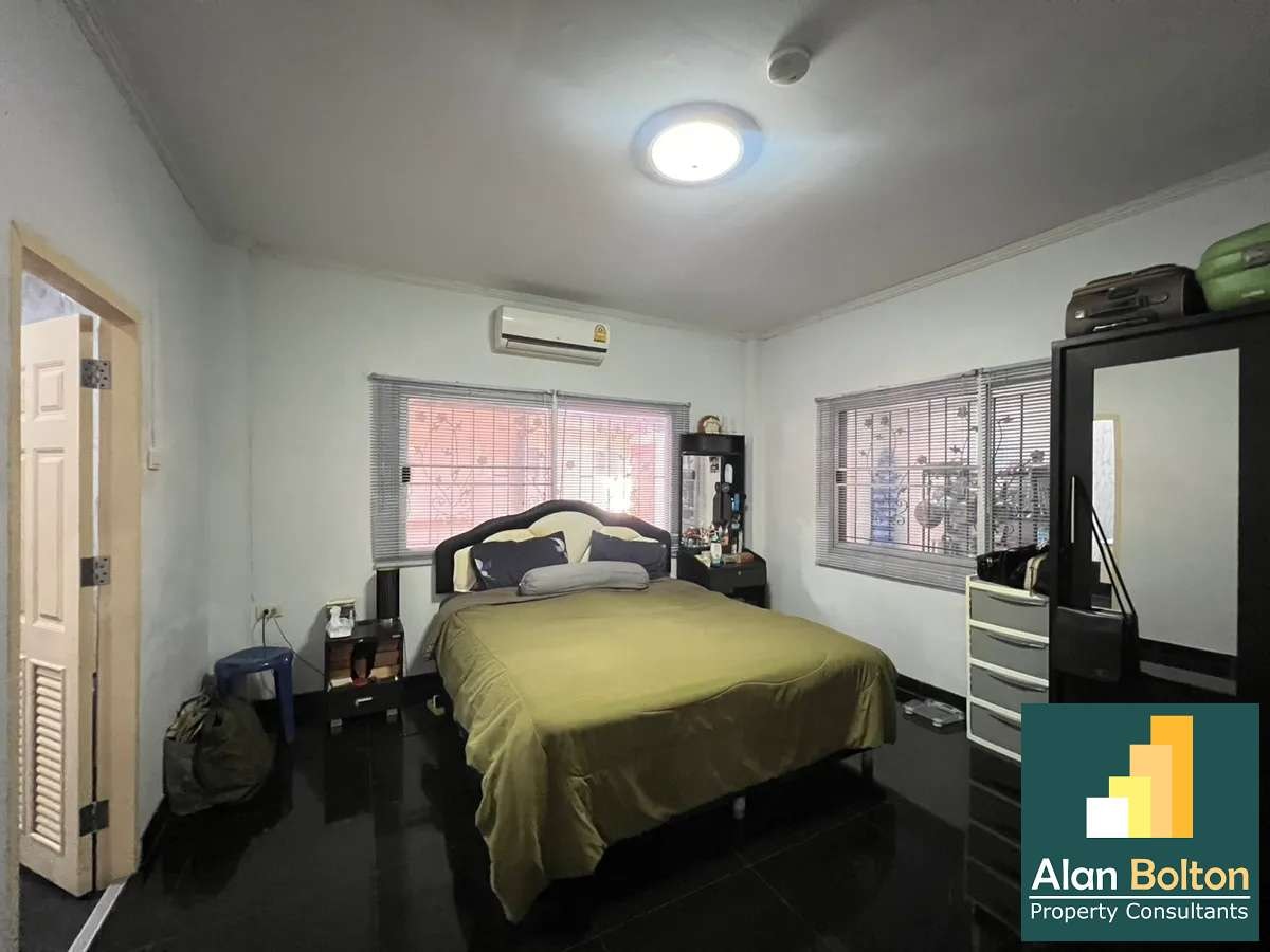 House for Sale 3 Bedrooms 2 Bathrooms in East Pattaya photo 11