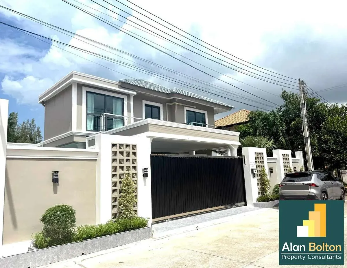 Pool Villa for rent  4 Bedrooms 4 Bathrooms in Jomtien