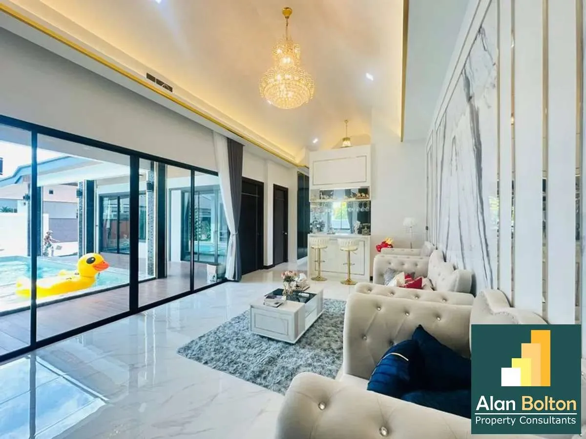 Luxury Modern Pool Villa Newly Build 3 beds 4 baths in Mabprachan-Pong for SALE photo 5