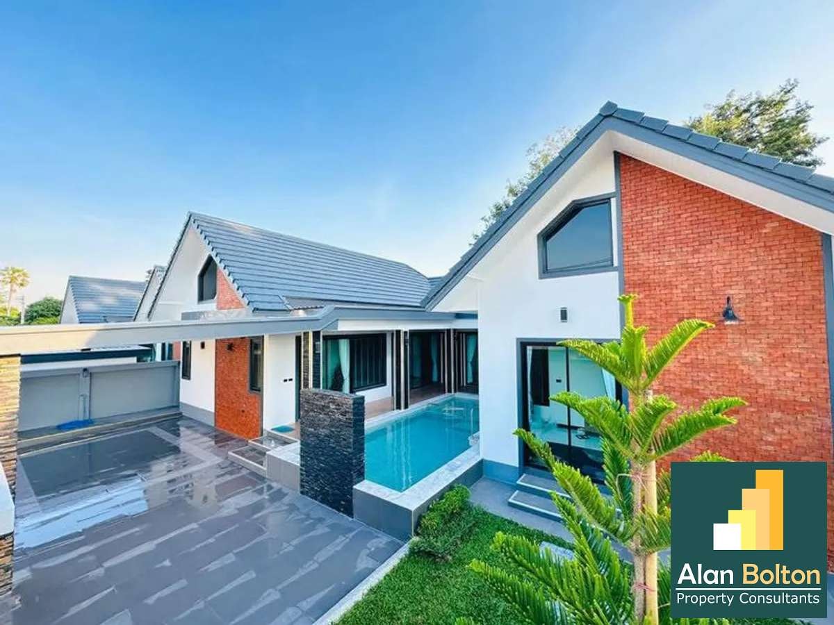 Luxury Modern Pool Villa Newly Build 3 beds 4 baths in Mabprachan-Pong for SALE