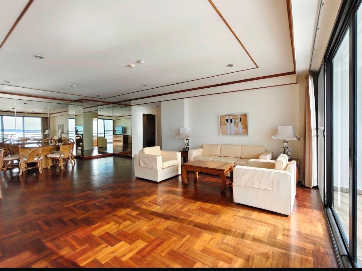 Royal Cliff Garden 20th floor photo 11