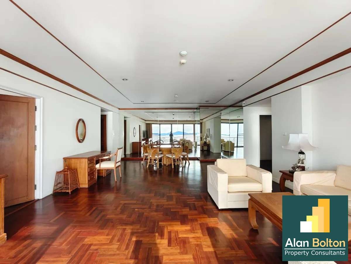 Royal Cliff Garden 20th floor photo 4