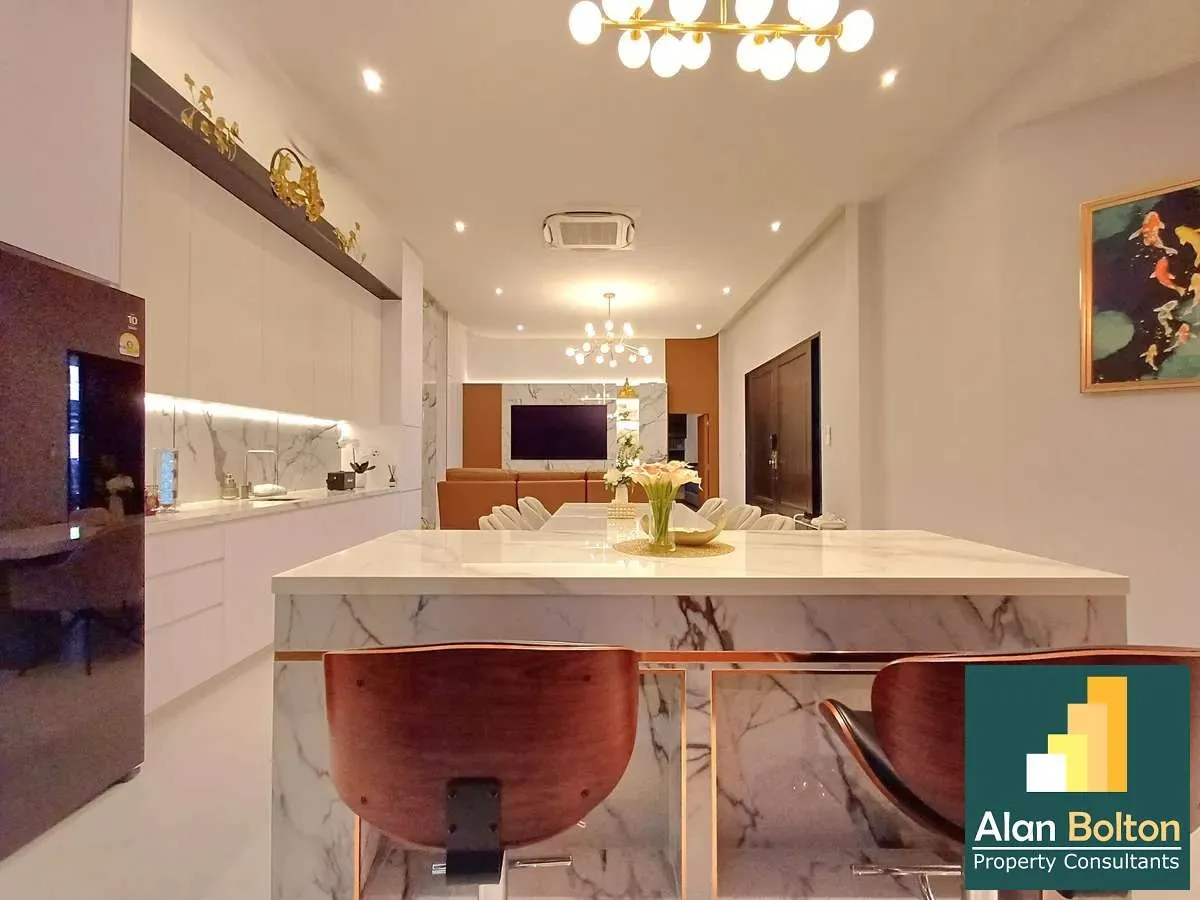 Elegant Private Villa 3 beds 4 baths in Thongklom-Talman for SALE photo 7
