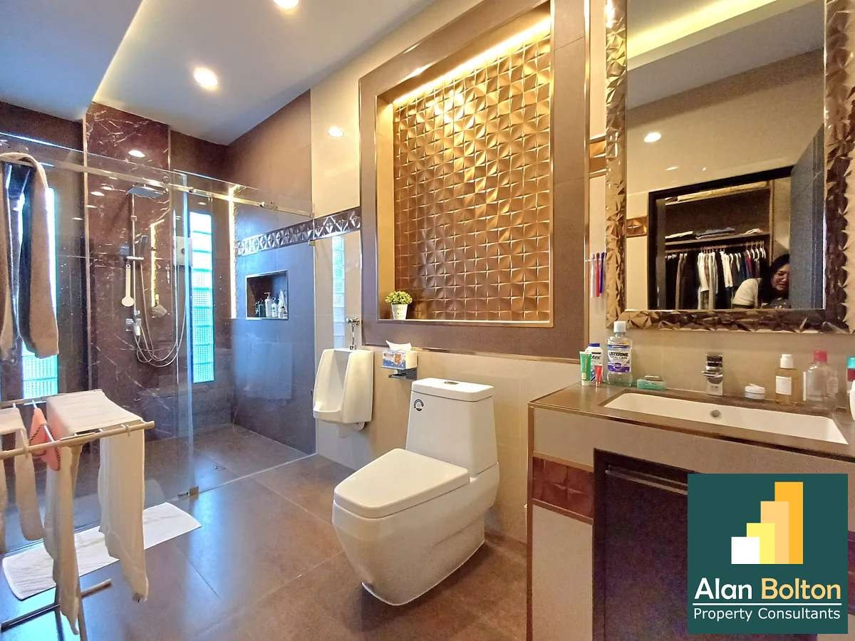 Elegant Private Villa 3 beds 4 baths in Thongklom-Talman for SALE photo 15