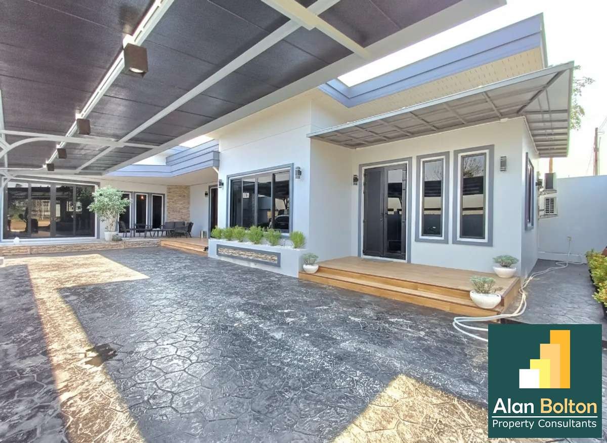 Elegant Private Villa 3 beds 4 baths in Thongklom-Talman for SALE