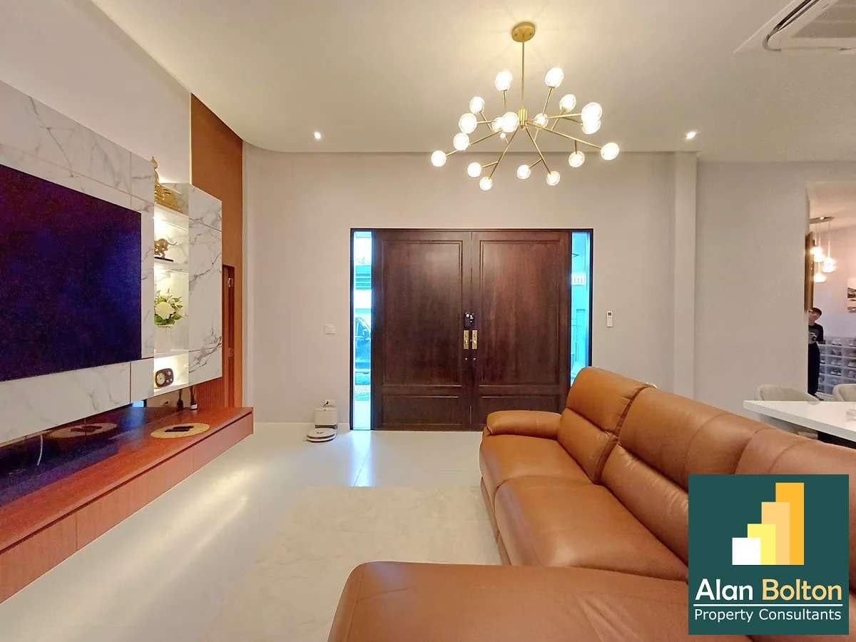 Elegant Private Villa 3 beds 4 baths in Thongklom-Talman for SALE photo 4