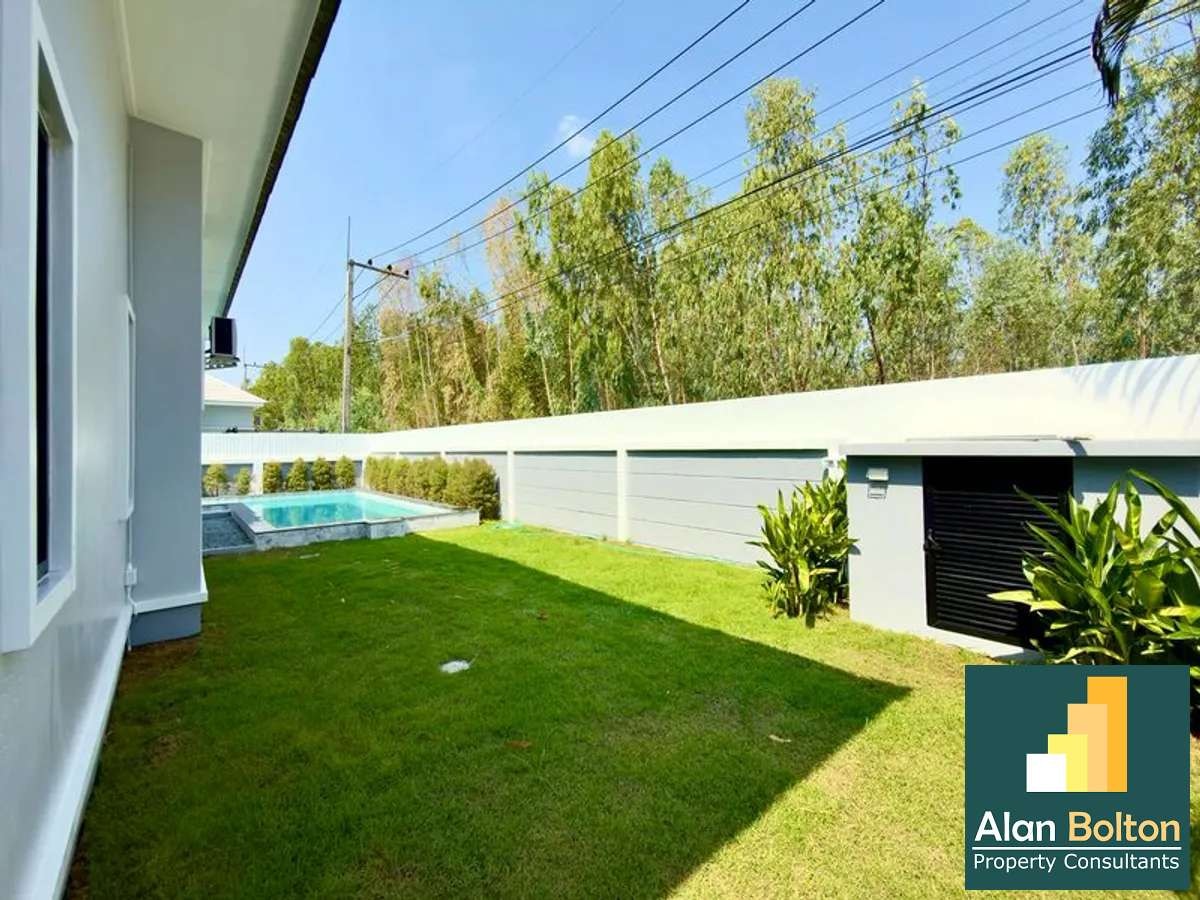 Newly Brand New Pool Villa in East Pattaya for SALE photo 4