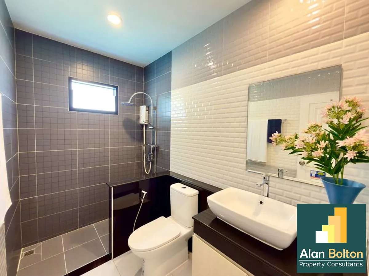 Newly Brand New Pool Villa in East Pattaya for SALE photo 20