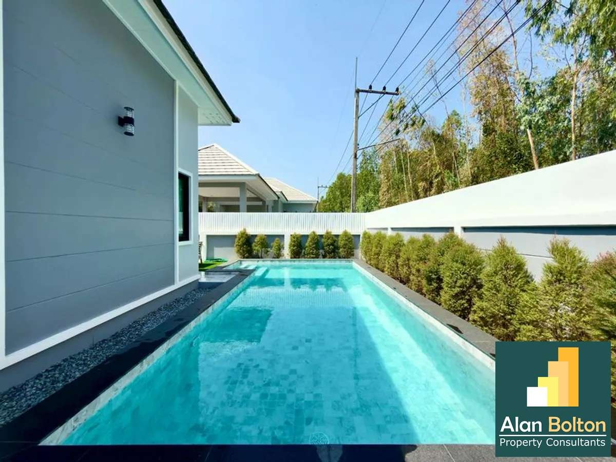 Newly Brand New Pool Villa in East Pattaya for SALE photo 3