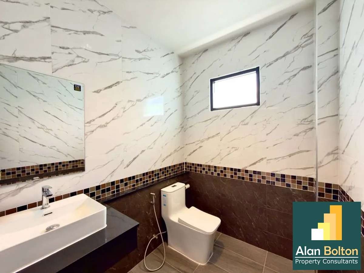 Newly Brand New Pool Villa in East Pattaya for SALE photo 18