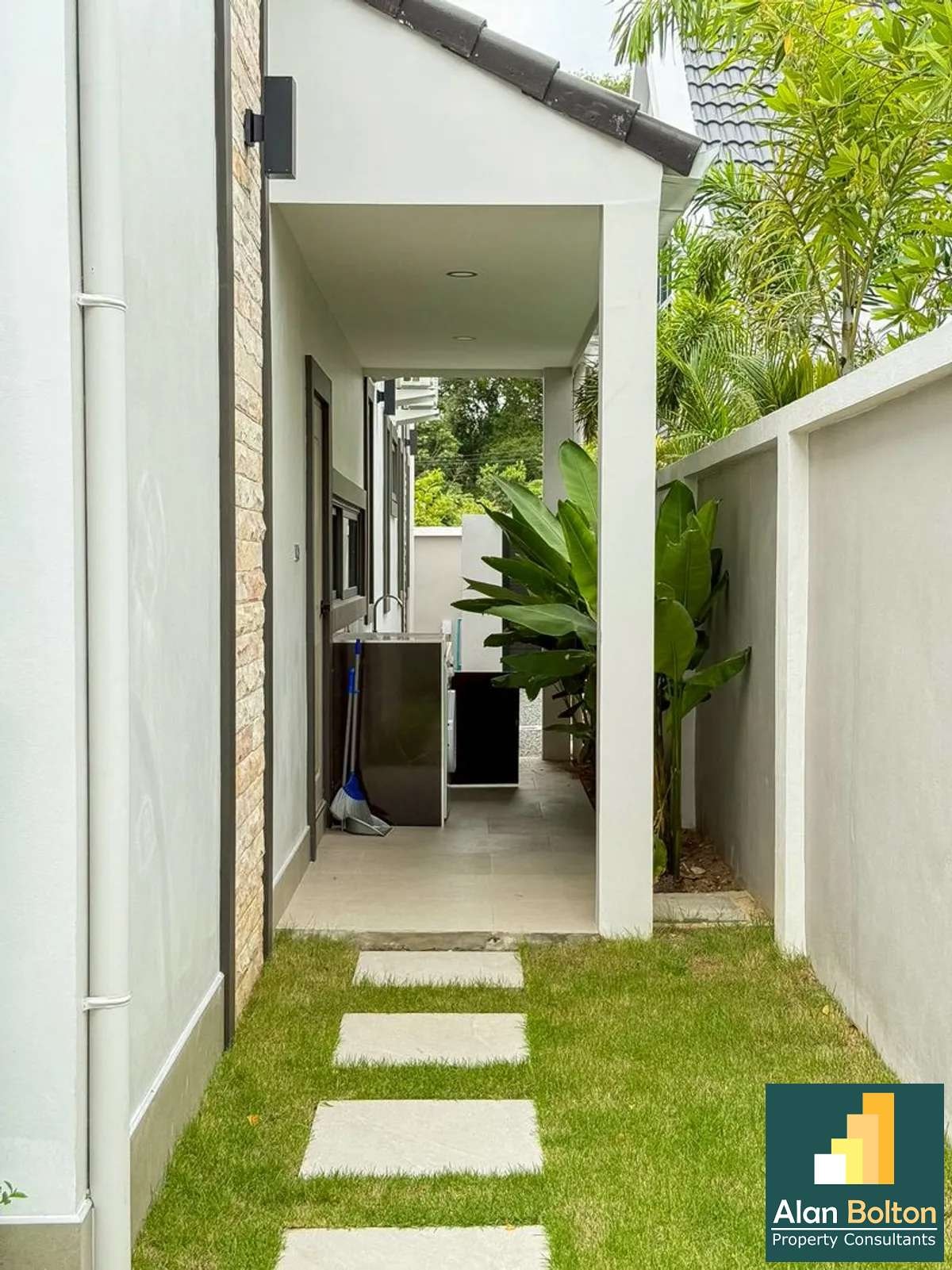 Elegance Pool Villa 3 beds 4 baths near Mabprachan Lake for SALE photo 20