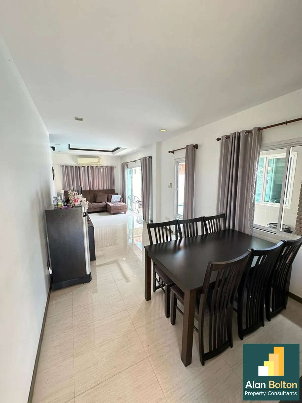 3 Bedroom Pool Villa For sale In East Pattaya photo 2