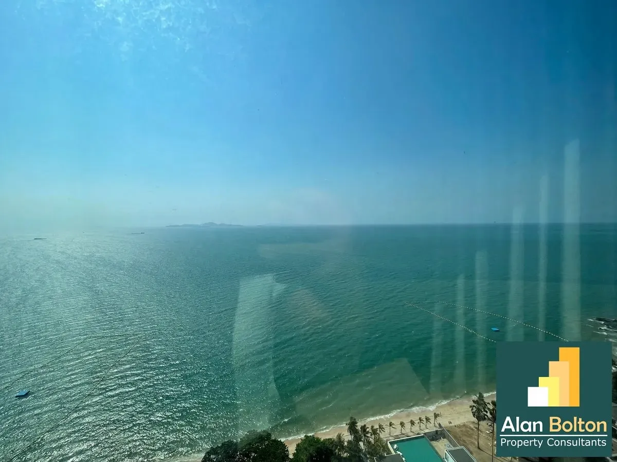 Arom WongAmat Beach Front photo 10