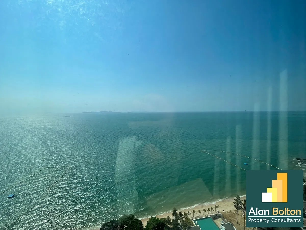 Arom WongAmat Beach Front photo 10