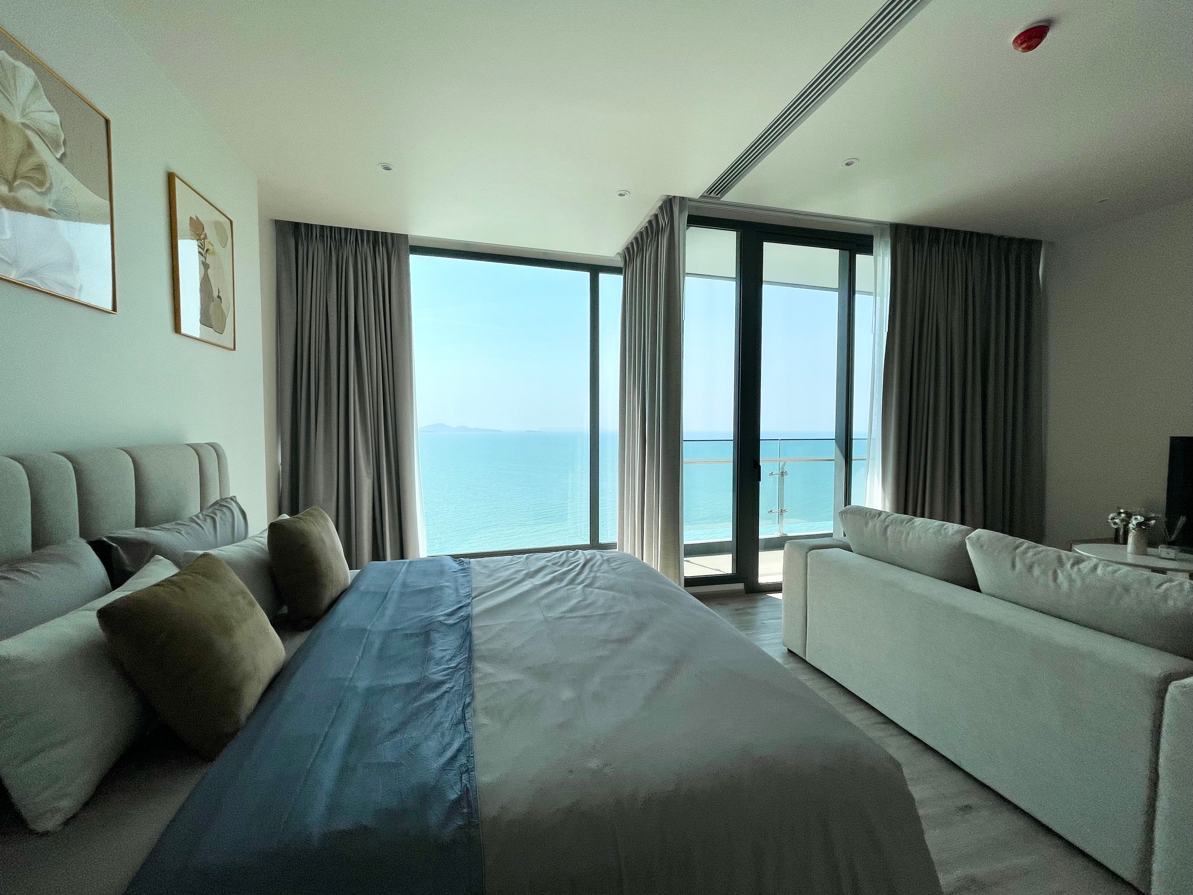 Arom WongAmat Beach Front photo 15