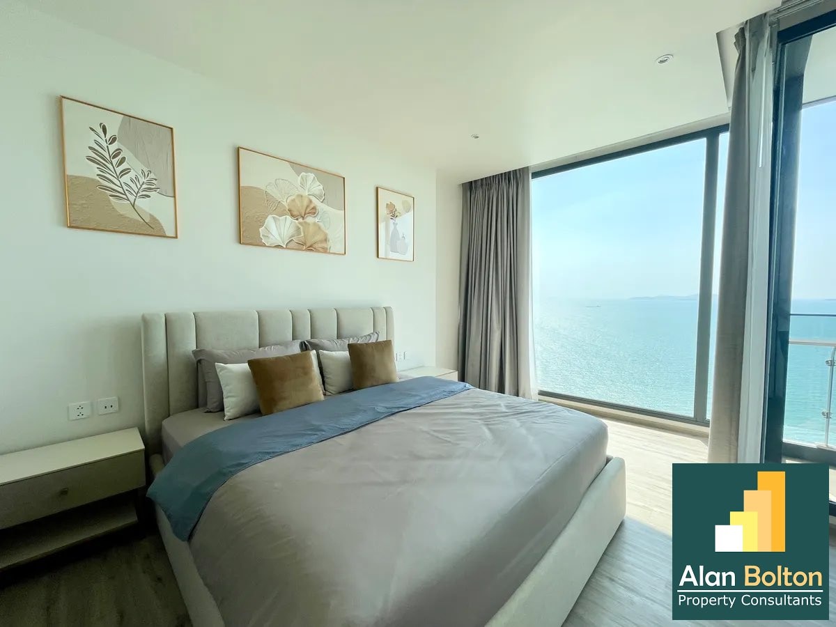 Arom WongAmat Beach Front photo 2