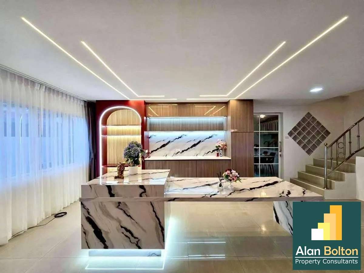 House for rent 2 Storey 4 Bedrooms 4 Bathrooms in East Pattaya photo 6