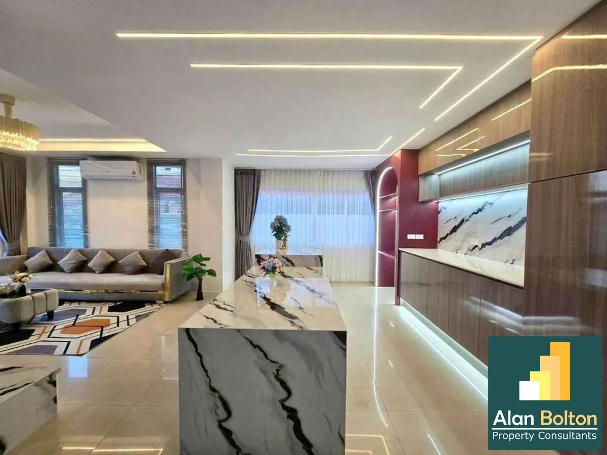 House for rent 2 Storey 4 Bedrooms 4 Bathrooms in East Pattaya photo 4