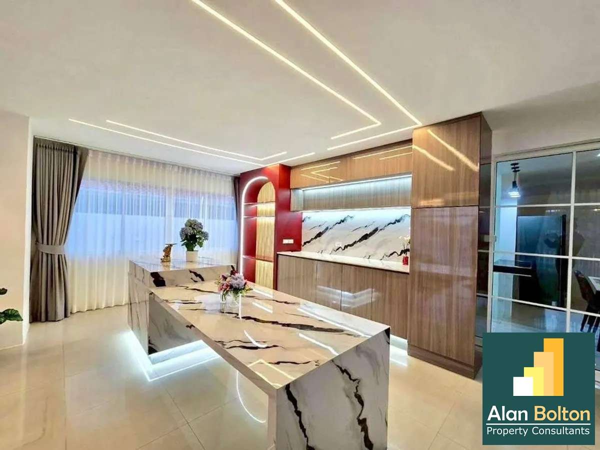 House for rent 2 Storey 4 Bedrooms 4 Bathrooms in East Pattaya photo 5