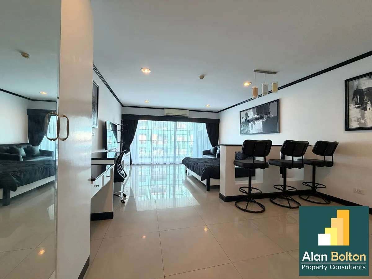 Large studio Condo For Sale And rent In Tepprasit Road photo 3