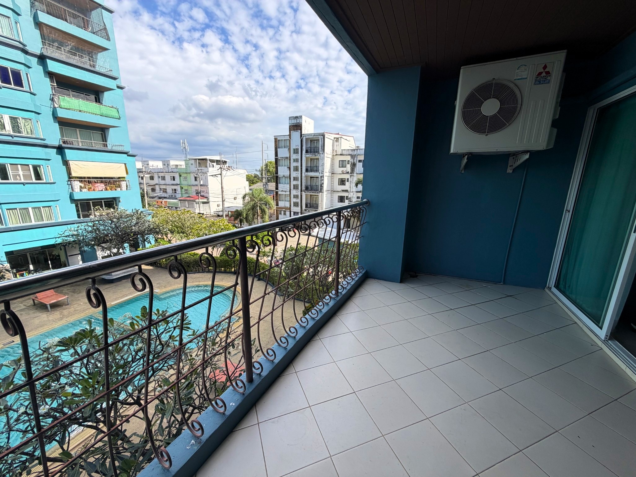 Large studio Condo For Sale And rent In Tepprasit Road photo 25