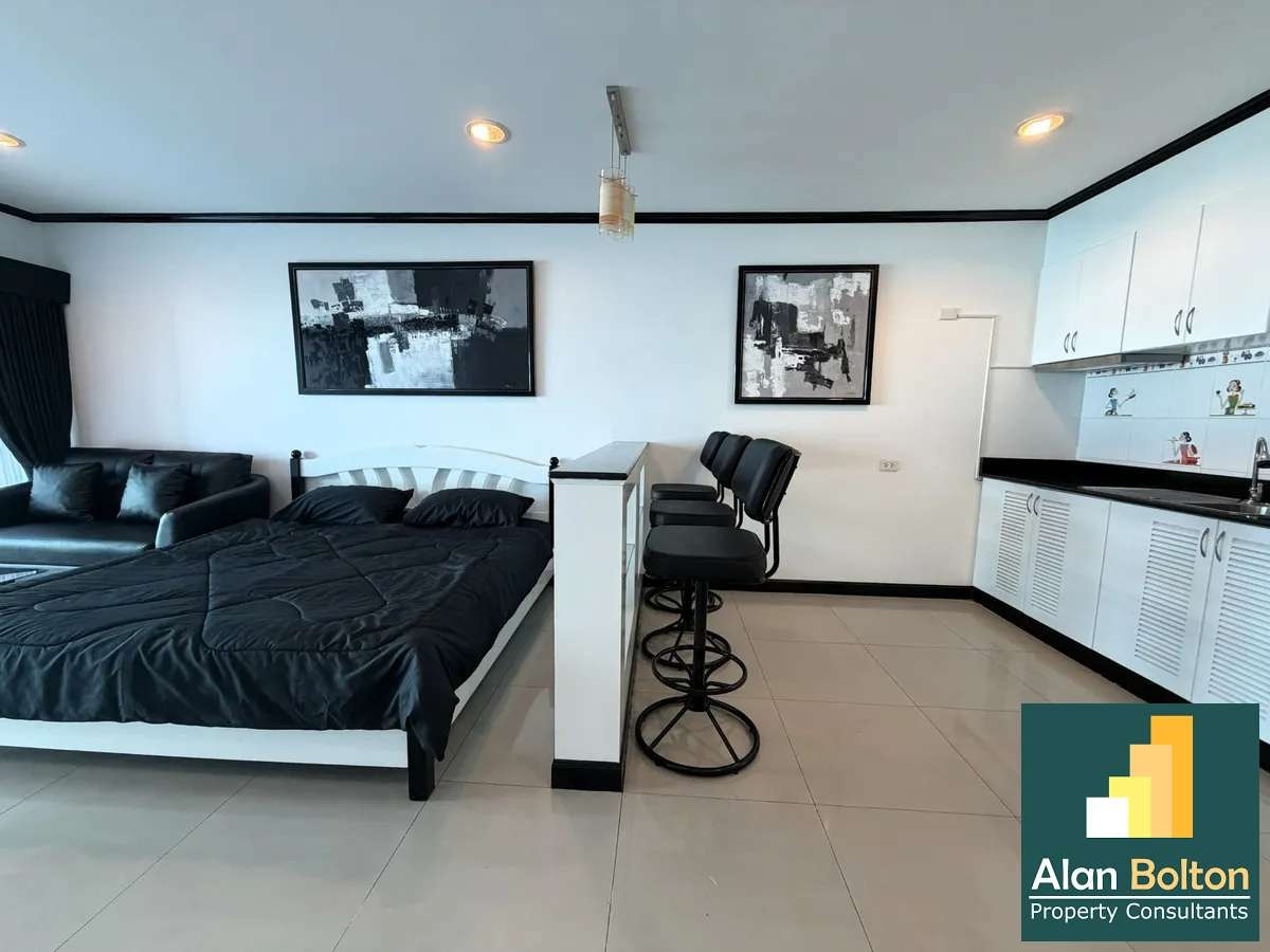 Large studio Condo For Sale And rent In Tepprasit Road photo 2