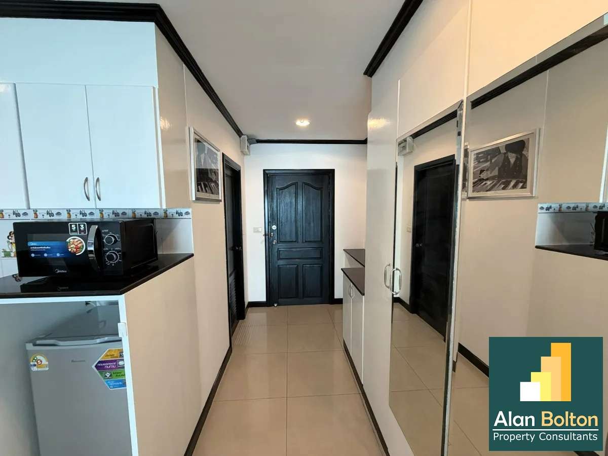 Large studio Condo For Sale And rent In Tepprasit Road photo 8