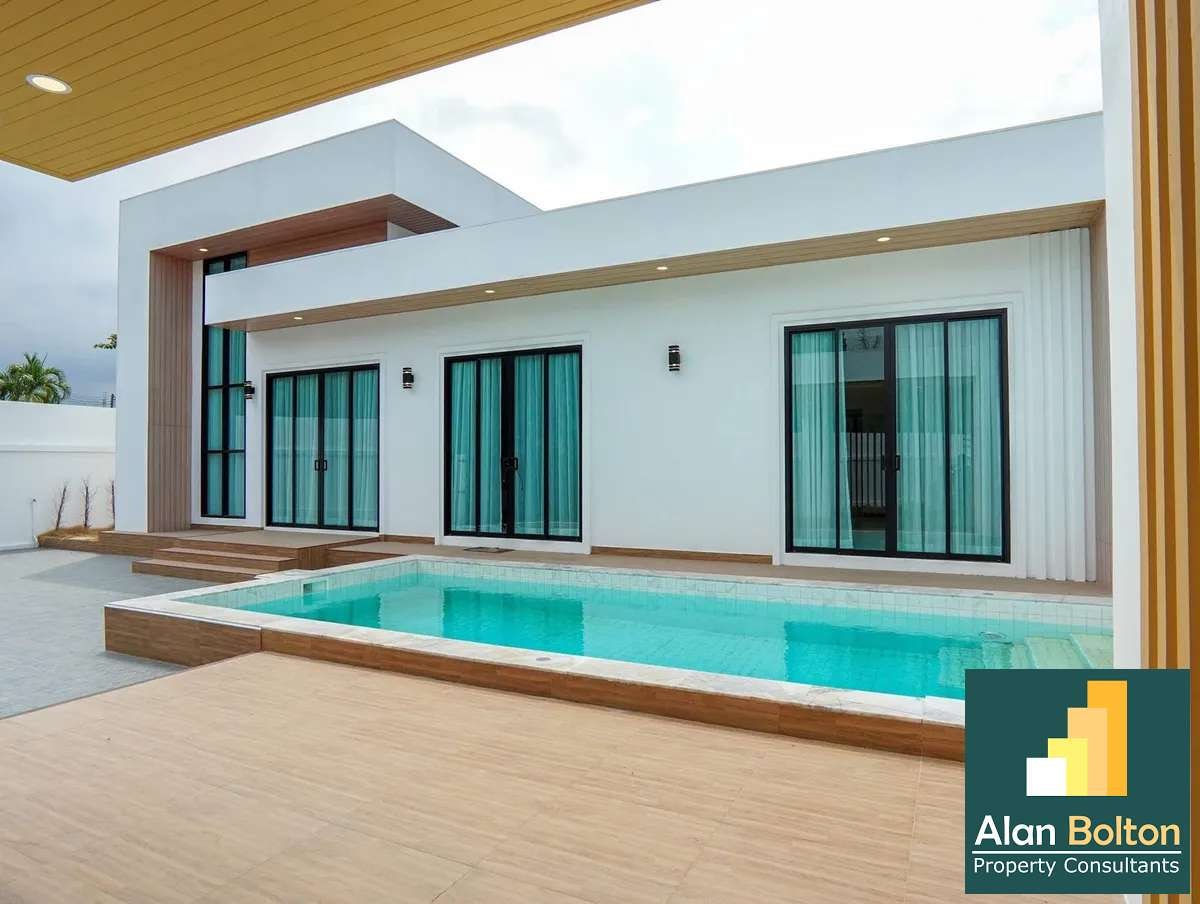 Luxury Pool villa 4 Bedrooms 5 Bathrooms in East Pattaya photo 2