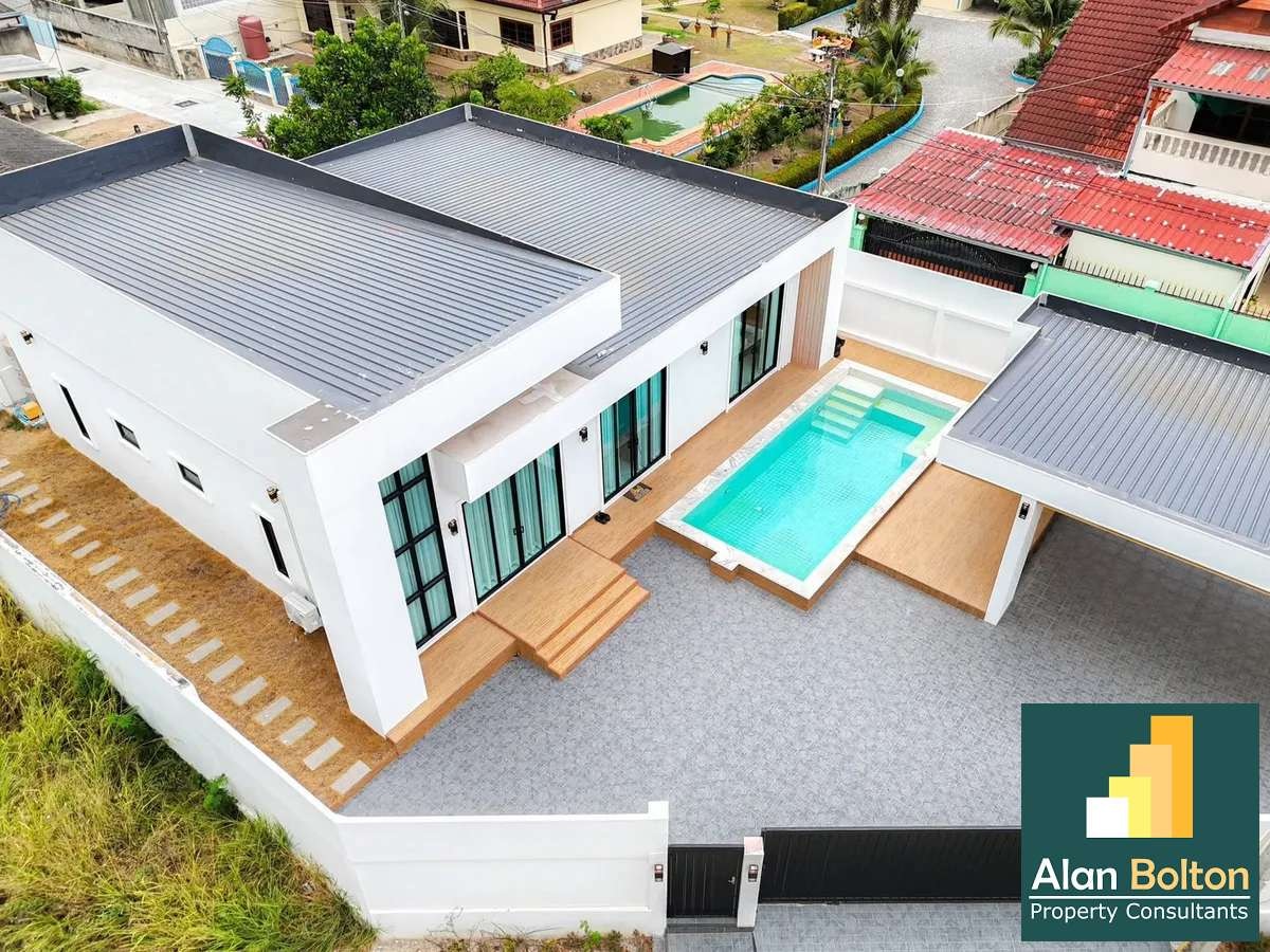 Luxury Pool villa 4 Bedrooms 5 Bathrooms in East Pattaya photo 12