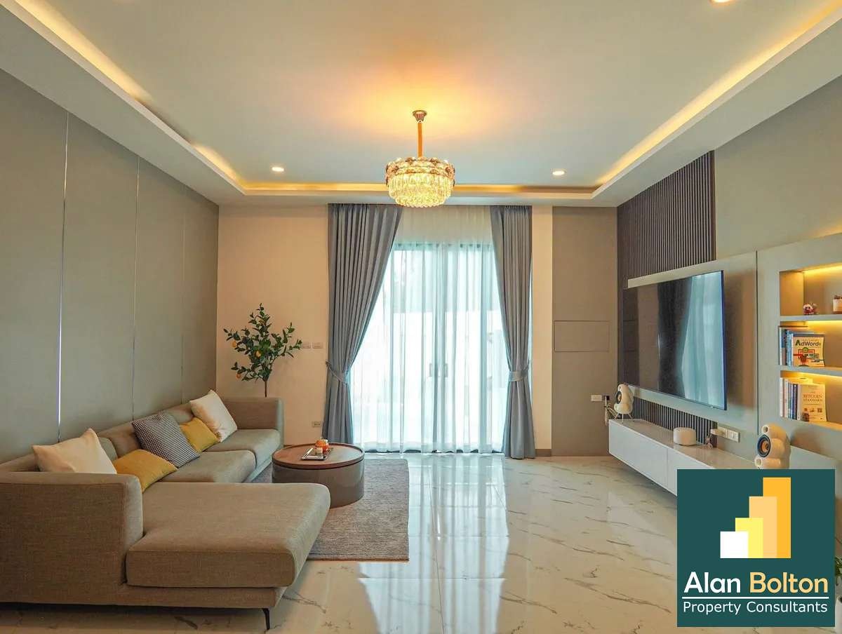 Luxury Pool villa 4 Bedrooms 5 Bathrooms in East Pattaya photo 17