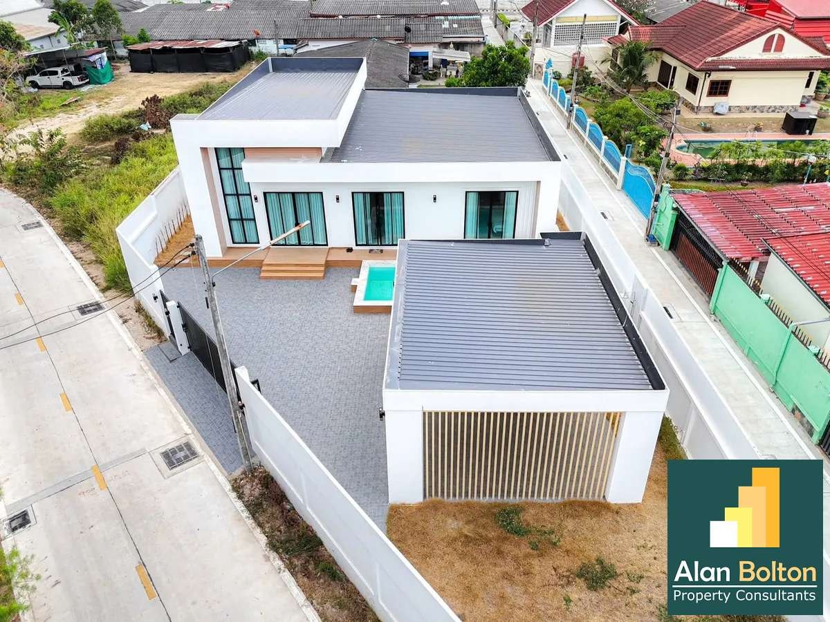 Luxury Pool villa 4 Bedrooms 5 Bathrooms in East Pattaya photo 15