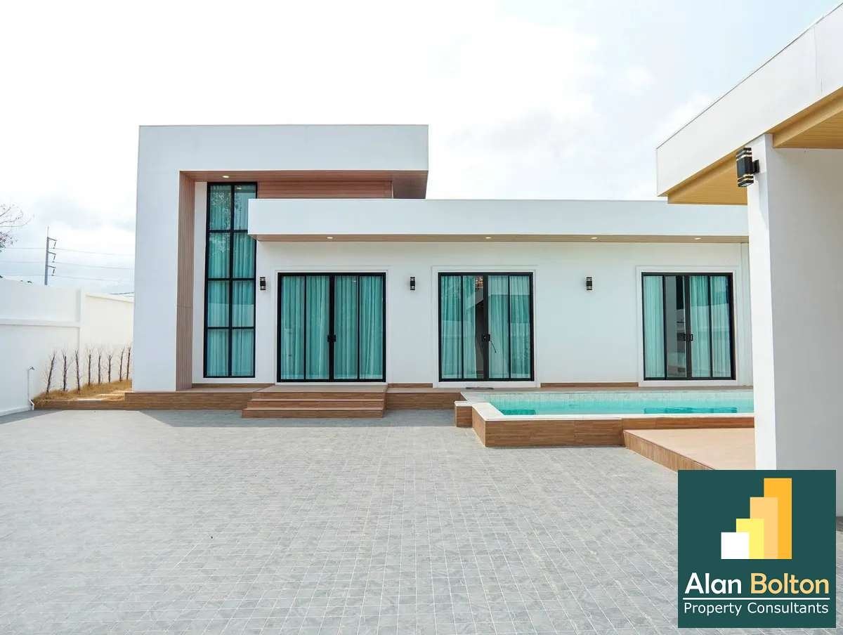 Luxury Pool villa 4 Bedrooms 5 Bathrooms in East Pattaya photo 3