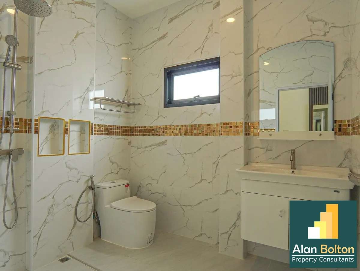 Luxury Pool villa 4 Bedrooms 5 Bathrooms in East Pattaya photo 11