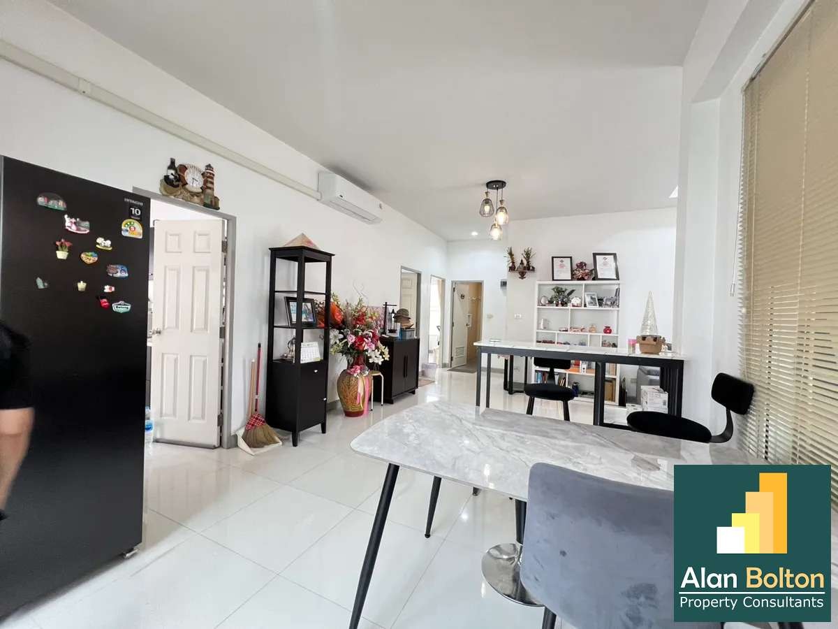 Coner house for sale 3 Bedrooms 2 Bathrooms in East Pattaya photo 19