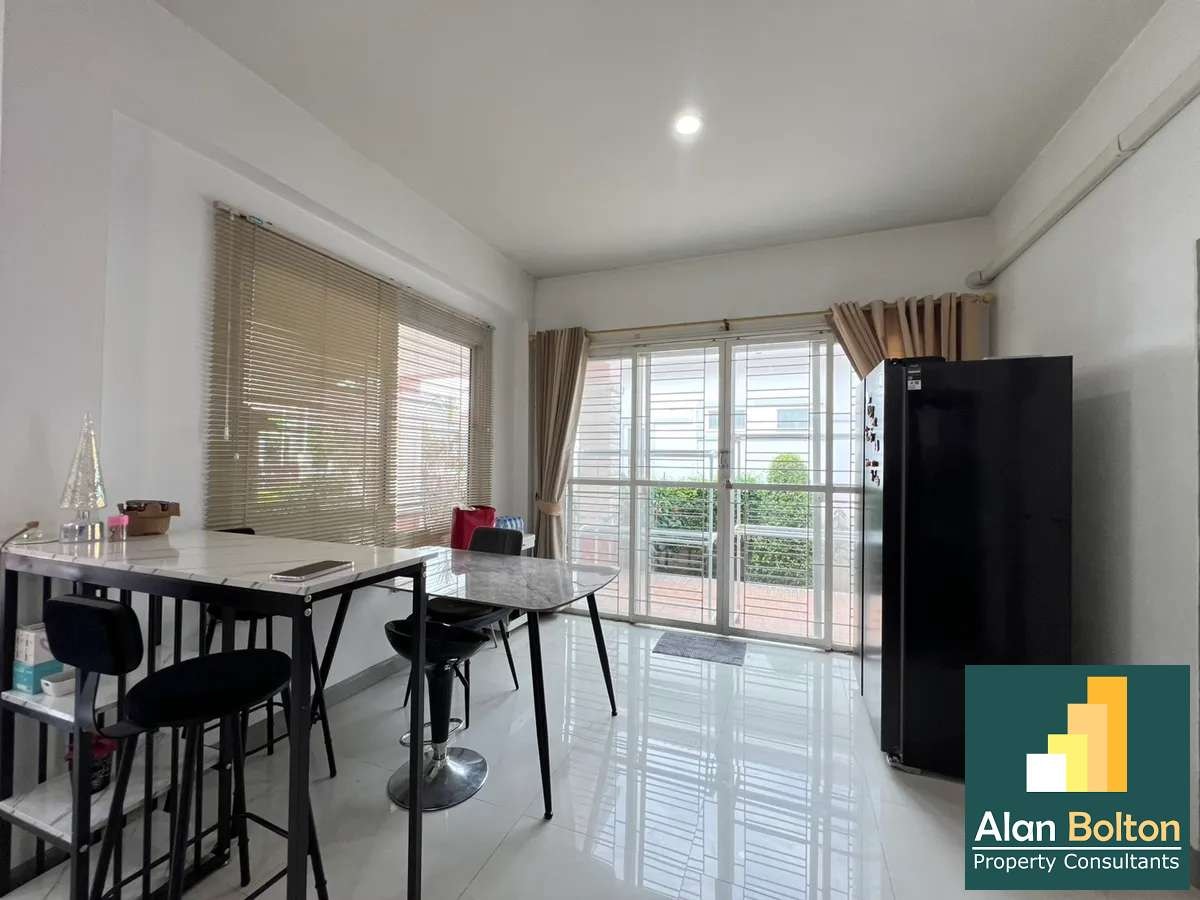 Coner house for sale 3 Bedrooms 2 Bathrooms in East Pattaya photo 18