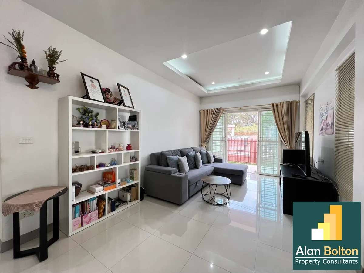 Coner house for sale 3 Bedrooms 2 Bathrooms in East Pattaya photo 17