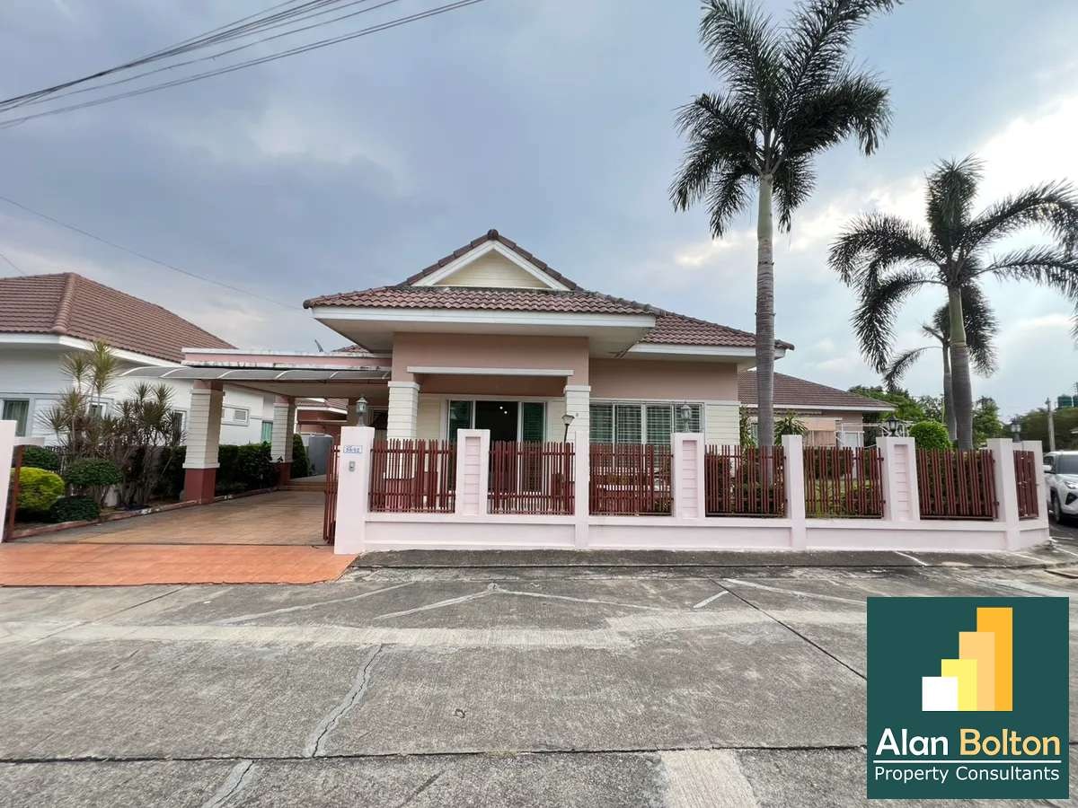 Coner house for sale 3 Bedrooms 2 Bathrooms in East Pattaya photo 3