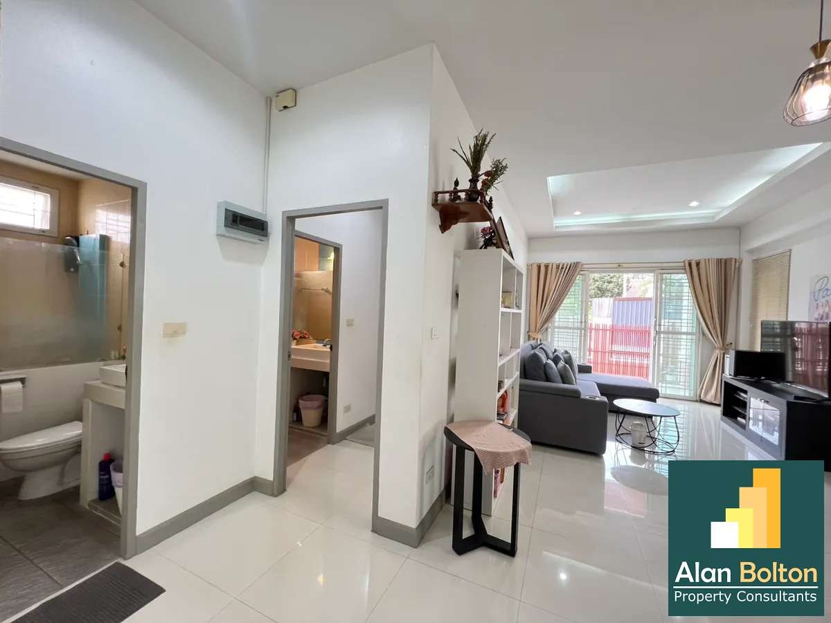 Coner house for sale 3 Bedrooms 2 Bathrooms in East Pattaya photo 6