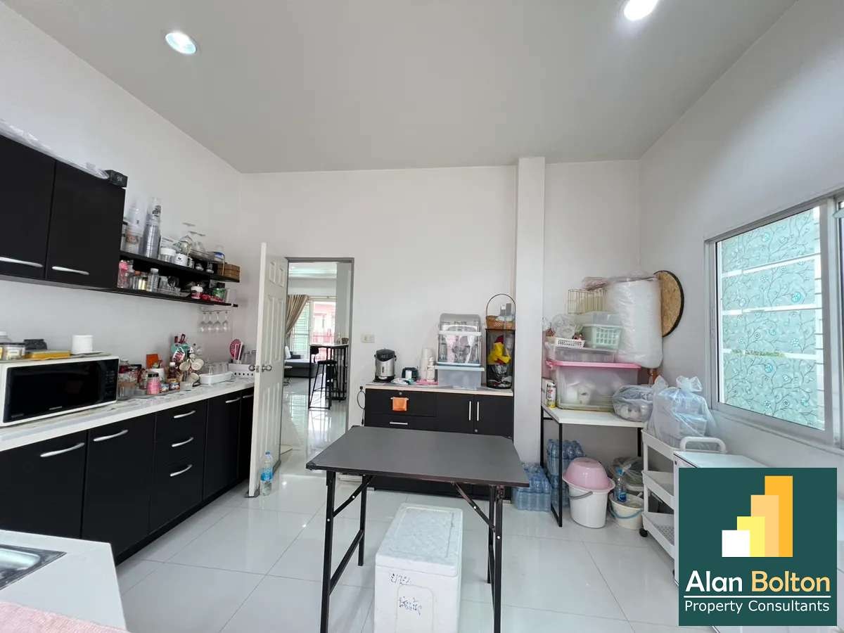 Coner house for sale 3 Bedrooms 2 Bathrooms in East Pattaya photo 9