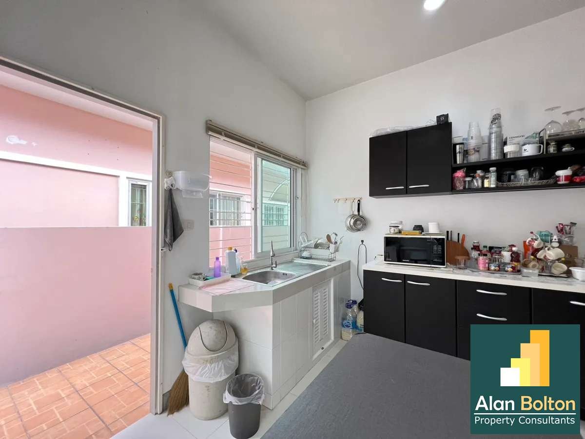 Coner house for sale 3 Bedrooms 2 Bathrooms in East Pattaya photo 10
