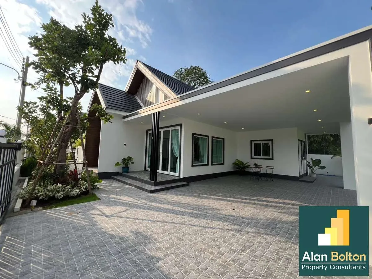 Coner house 3 Bedrooms 2 Bathrooms in East Pattaya photo 3