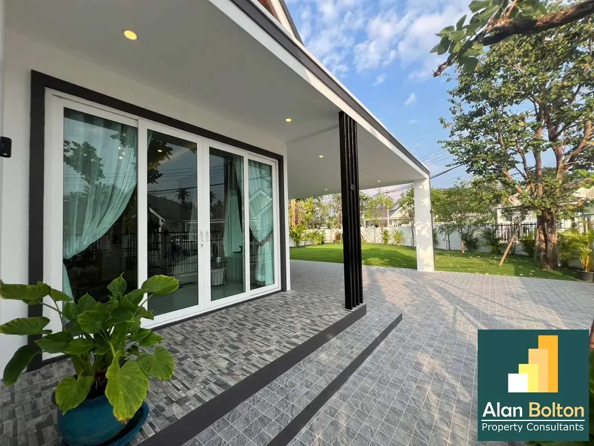 Coner house 3 Bedrooms 2 Bathrooms in East Pattaya photo 4