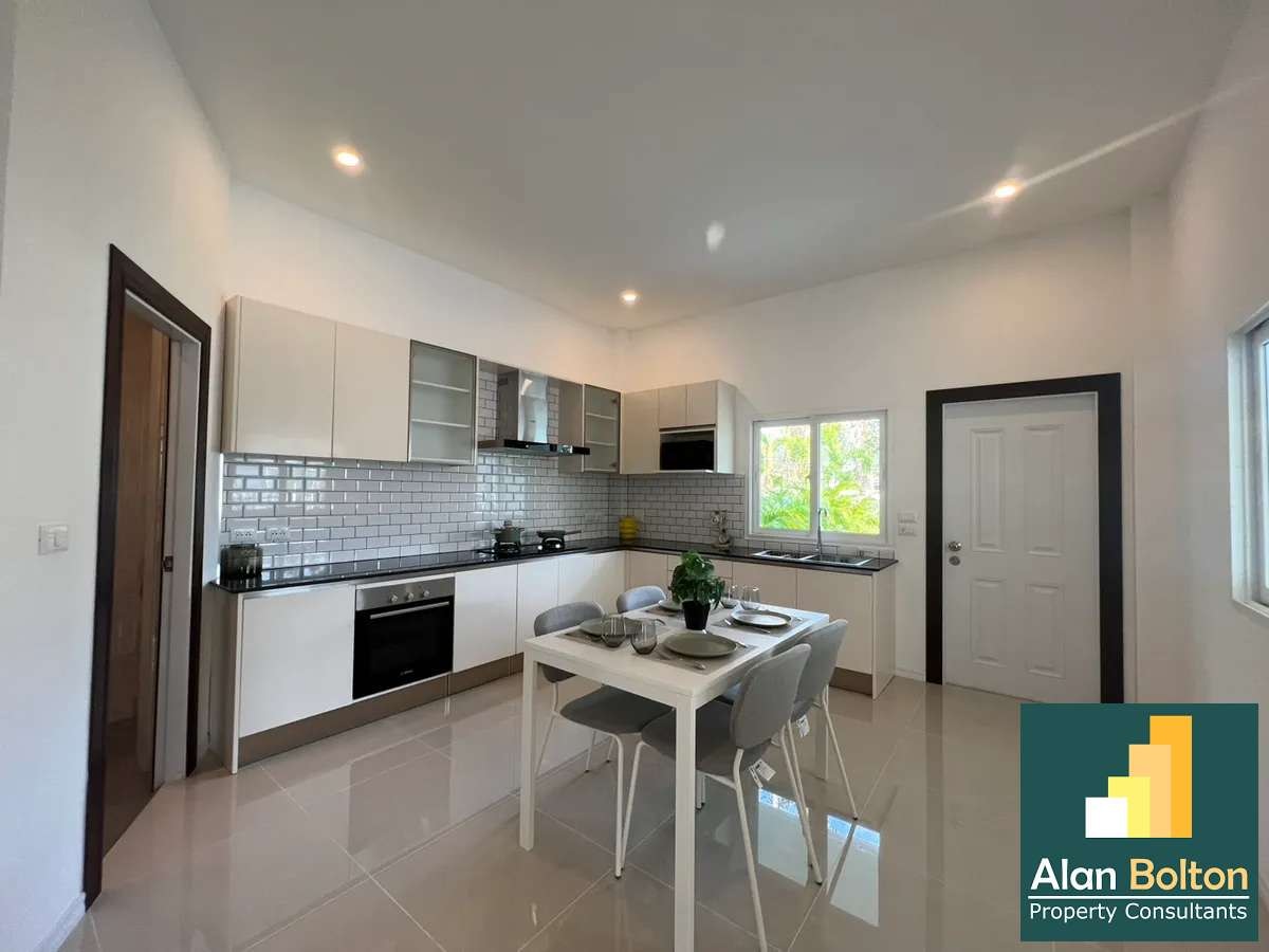Coner house 3 Bedrooms 2 Bathrooms in East Pattaya photo 8