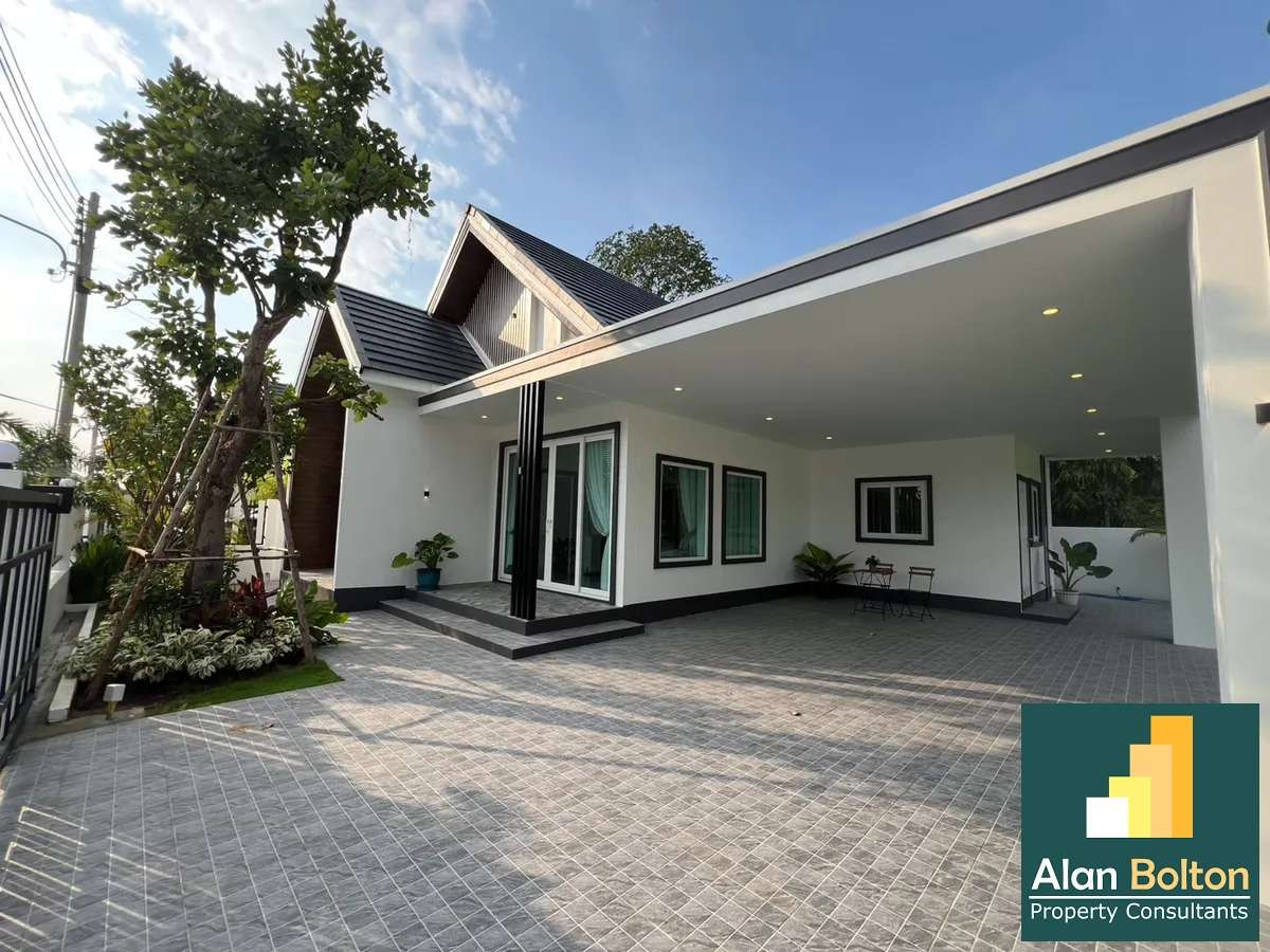 Coner house 3 Bedrooms 2 Bathrooms in East Pattaya photo 3