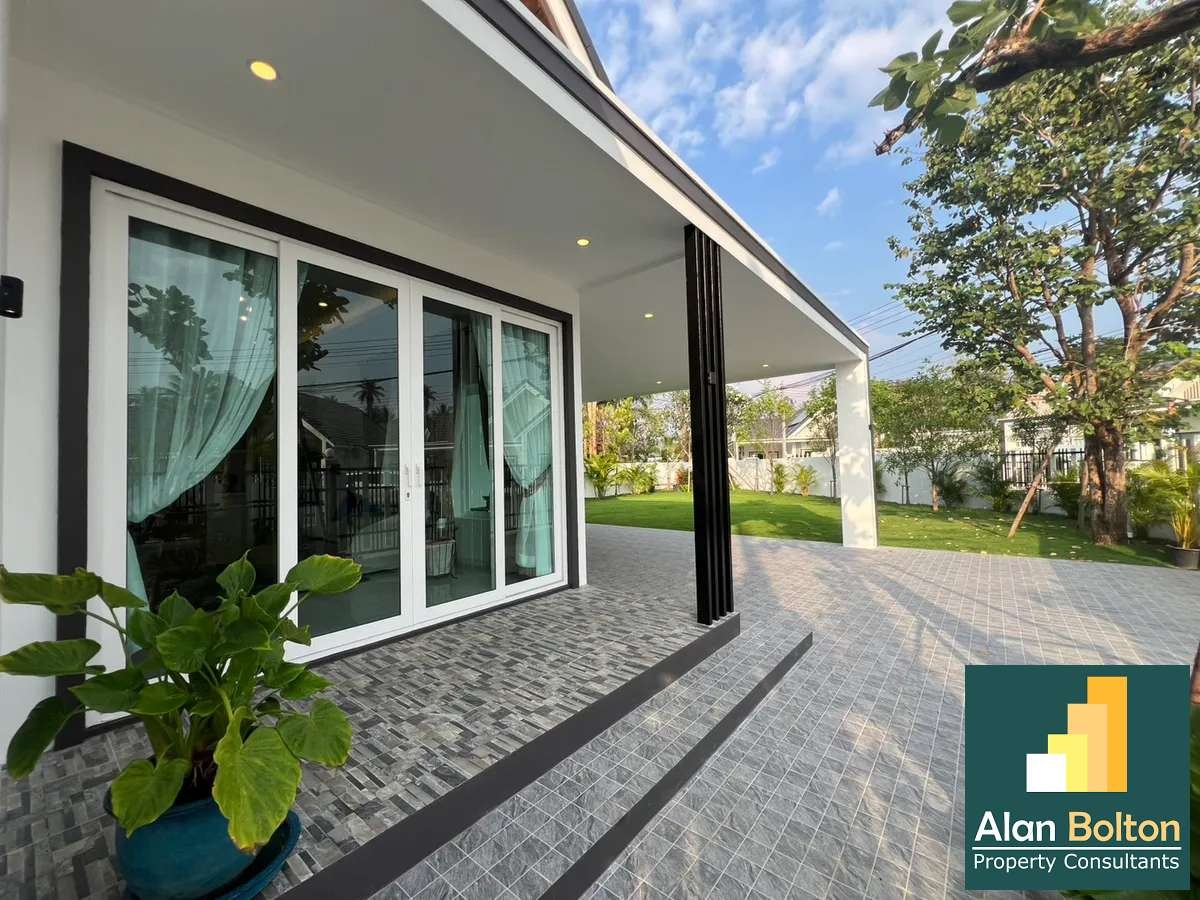 Coner house 3 Bedrooms 2 Bathrooms in East Pattaya photo 4