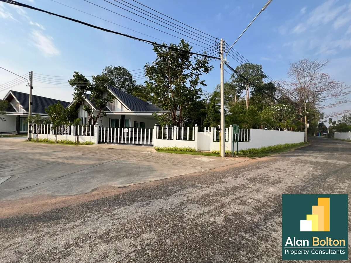 Coner house 3 Bedrooms 2 Bathrooms in East Pattaya